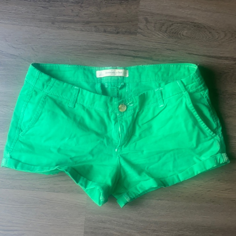 Abercrombie & Fitch classic low rise shorts size 2